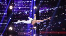 Românii au talent 2023: Christian Stoinev e recunoscut la nivel mondial pentru acrobațiile pe care le face cu cățeii săi 
