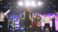 30.000 de romani au fredonat impreuna una dintre cele mai celebre piese din toate timpurile. Sanziana Niculae, super show de Revelion