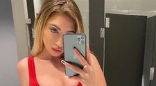 Provocare nesăbuită pe TikTok. O tânără a lins capacul WC dintr-un avion, în plină pandemie de coronavirus