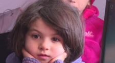 O familie cu 4 copii din Dambovita s-a trezit fara casa in pragul iernii. Cum i-a mobilizat preotul din comuna pe sateni