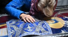 Miracol la Sfânta Parascheva. Ce i s-a întâmplat unui copil de 7 ani după ce s-a închinat la moaște. Mărturia mamei