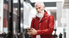 Adio Moș Crăciun cu burtă! Fashion Santa e Moșul pe care îl așteaptă mai mult mămicile decât copiii