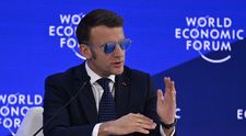 Motivul pentru care Emmanuel Macron apare cu ochelari de soare în public! Președintele suferă de o problemă foarte inestetică: ”Ochiul tigrului”. Cum arată fără