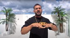 Dorian Popa, fotografiat în scaun cu rotile! Cum a fost surprins pentru scenariul unui clip: „Mi-e frică”