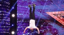 Românii au talent 2023: Flavian Glonț, spectacol inedit cu ajutorul cubului Rubik: 