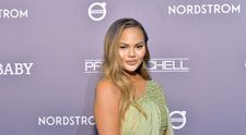 Gestul făcut de Chrissy Teigen din vinovăție. Ce a făcut vedeta când și-a cumpărat rochia de mireasă