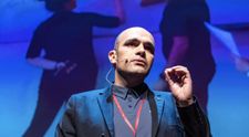 EXCLUSIV: La un liceu din România, elevii învață matematică în laboratoare de realitate virtuală și prin...vlogging