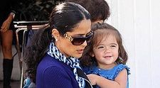 Salma Hayek, sexy pe covorul rosu de la Cannes FOTO!