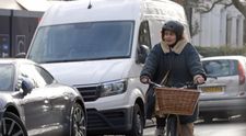 Nici cei mai fideli fani nu au recunoscut-o! Cum au surprins-o paparazzii pe una dintre cele mai mari actrițe din toate timpurile, celebră pentru stilul excentric de pe covorul roșu și rolurile versatile