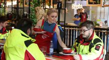 Lucrători pe ambulanță, serviți cu mâncăruri preparate de concurenții MasterChef