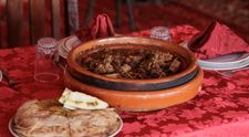 Cum gătesc chef Florin Dumitrescu și Cătălin Scărlătescu tajine de oaie în stil marocan, în emisiunea „Pe drumul gustului”