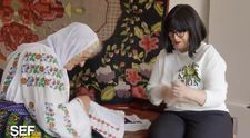 Șef sub acoperire, 28 noiembrie. Cristina Chiriac face cunoștință cu mamaia Margareta, una dintre cele mai experimentate cusătorese de ii din România: „Mi-a fost teamă că îmi va smulge peruca”