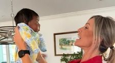 A născut, din greșeală, copilul altui cuplu. Cum au reacționat ea și soțul ei când au văzut că bebelușul nu e ”caucazian”