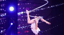 Românii au talent 2023: Tjasa Dobravec, moment spectaculos de aerial dance: 