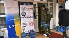 (P) Apa la bidon, printre cele mai utile ajutoare pentru refugiații ucraineni sosiți în România