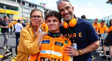 Cine sunt părinții lui Lando Norris, campionul mondial de Formula 1. „Ei m-au ținut cu picioarele pe pământ”