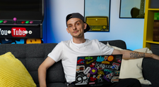 Cine este Andrei Bala, fostul producător muzical care demonstrează că educația poate strânge milioane de vizualizări. De ce a refuzat o colaborare cât veniturile sale pe un an