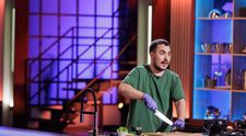 Petre Catană, cel care a impresionat la Masterchef cu PIETRE, a adus la Masterchef un cozonac în tablou, după modelul bananei lipite cu bandă adezivă în tablou, vândute cu 120.000 de dolari la un târg de artă din Miami