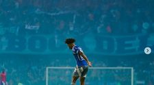 Soția și copilul unui fotbalist au fost răpiți în toiul nopții. De frică, jucătorul s-a ascuns sub pat - VIDEO