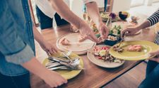 Cum stopăm risipa alimentară la noi acasă. Obiceiuri zilnice care ne ajută să nu mai aruncăm mâncarea