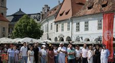 MasterChef, 20 octombrie. Provocare absolută la MasterChef ! Concurenții gătesc în Piața Mică din Sibiu, chiar în fața turiștilor