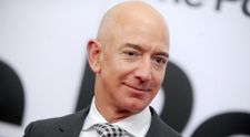 Jeff Bezos, surprins în Mexic alături de iubita lui! Cum a fost fotografiat omul cu o avere de peste 180 miliarde $