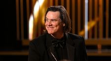 “Arată grozav!” Un celebru chirurg estetician îi ia apărarea lui Jim Carrey, după ce fanii l-au acuzat că și-a distrus chipul cu operații estetice