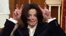 „Michael a fost mai rău decât Epstein!” Regizorul „Neverland” îl atacă dur pe megastar, în contextul în care noul film biografic ignoră complet scandalurile din viața artistului