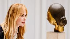 Nicole Kidman, fascinată de sculptura „Danaïde” a lui Constantin Brâncuși. Cum a fost fotografiată lângă  lucrarea estimata la 100 de milioane de dolari