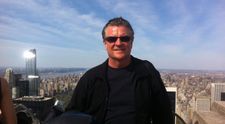 A murit Peter Hardy. Actorul a fost găsit fără suflu pe o plajă din Australia