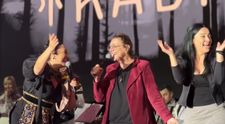Moment special la concertul Andrei din Germania. Actorii din Clanul și Groapa au cântat alături de ea melodia „Cui nu-i place dragostea”