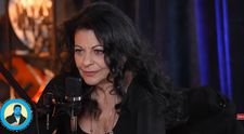 Elena Cârstea vorbește cu umor despre viciul care îi pune sănătatea în pericol: „Dacă tot e să dau colțul, îl dau în termenii mei”