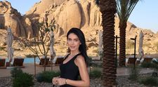 Adelina Pestrițu a găsit o nouă destinație de vacanță care îți taie respirația, chiar în mijlocul deșertului. Cât costă o noapte de cazare la resortul construit pe stânci