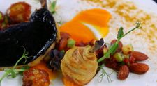 Cocos pitic cu cerneala de sepie si chorizo