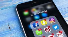 Facebook a declarat război dezinformărilor din campaniile online anti-vaccinare
