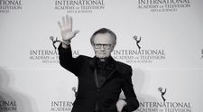 Larry King a murit la vârsta de 87 de ani. Legendarul prezentator TV american fusese internat în spital cu Covid-19