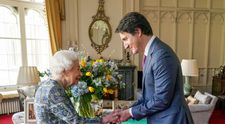 Regina Elisabeta a II-a, prima întâlnire oficială după ce s-a vindecat de Covid-19