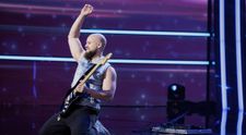 Moment viral cu „rockanele” la Românii au talent! Sergiu Onișor a cântat manele și sârbă la chitară electrică și a ridicat sala în picioare: „Hai că așa ceva nu am mai văzut!”