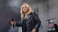 Bonnie Tyler a făcut stop cardiac. Artista era în comă indusă, după ce i se rupsese apendicele