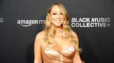 Mariah Carey, cea mai îndrăzneață apariție pe covorul roșu! La 54 de ani, artista a defilat doar într-un body și o fustă transparentă