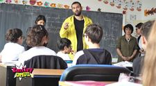 VIDEO Smiley, surpriză pentru un elev din Capitală. Ce s-a întâmplat când a intrat în clasă, la ora de Română