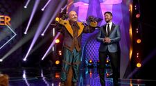Costi Ioniță a părăsit aseară show-ul Masked Singer România! Artistul s-a ascuns sub masca Vulpoiului