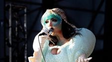 La 60 de ani, Björk sfidează îmbătrânirea. Cântăreața își păstrează energia și creativitatea, inspirând tânăra generație