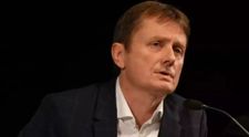 Ministru sârb, în stare gravă la spital după ce a suferit un AVC chiar în direct la TV. Momentul a fost surprins pe camere VIDEO