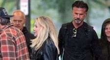 El a fost căsătorit de șase ori, iar ea a rupt logodna în mai 2025. Formează cel mai nou cuplu de la Hollywood, la aproape 70 de ani. Lorenzo Lamas și Heather Locklear au apărut pentru prima dată împreună, după ce au confirmat relația