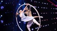 Românii au talent 2022: Ucrainenii Sasha și Katerina, acrobații spectaculoase cu cercul și o poveste în care binele triumfă