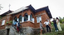 VIDEO Cum arată gospodăria familiei Pârvu din Florieni, Argeș, înainte de renovare