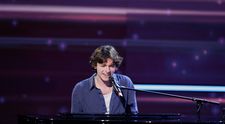 Românii au talent, 3 aprilie 2026. Colin Doljescu a cântat la pian, iar vocea lui a răsunat în sufletele tuturor! La doar 17 ani, a dat naștere unui moment memorabil: „Aduceți pansamentele!”