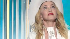 Madonna a purtat la gala Grammy un corset din colectia Murmur, un brand al romancei Andreea Badala