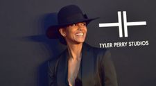 Halle Berry a dansat topless în balcon pentru iubitul ei, de Ziua Îndrăgostiților